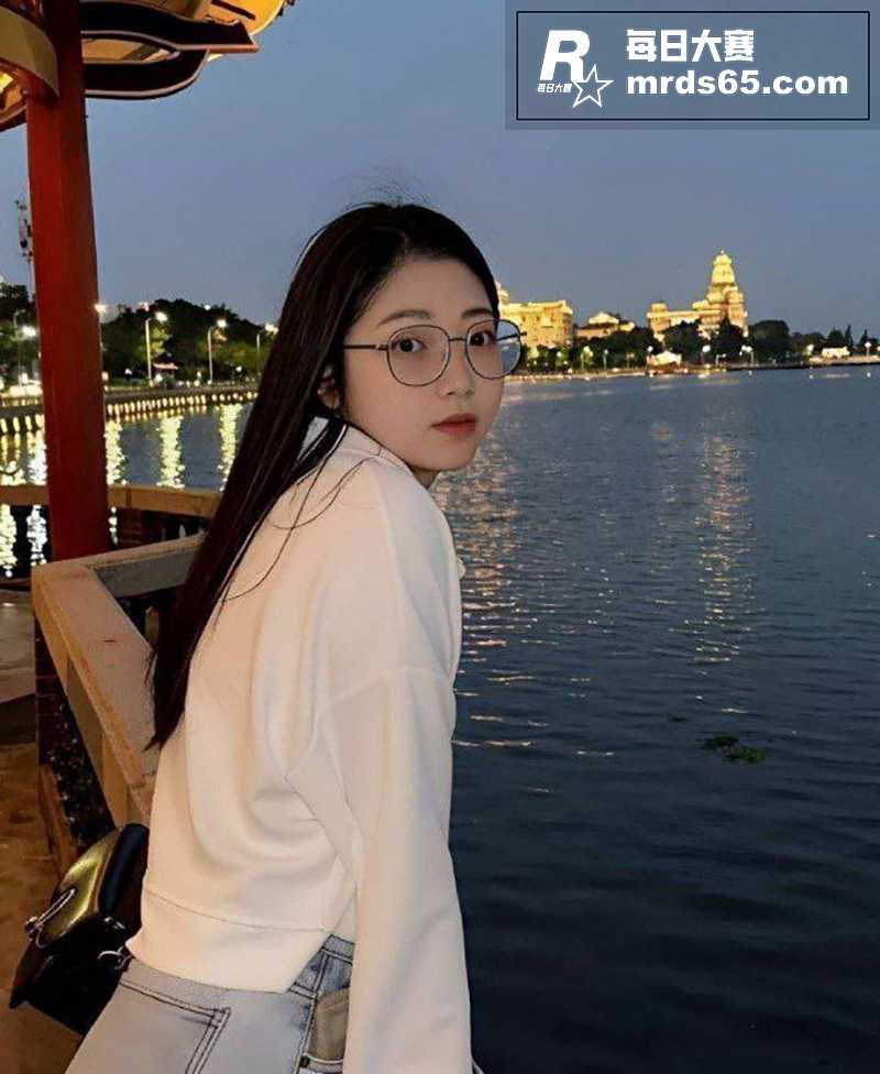 极品反差眼镜婊留学生相关图片1