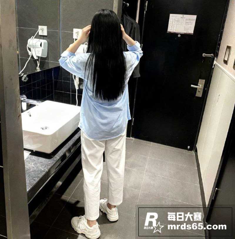 极品反差眼镜婊留学生相关图片2