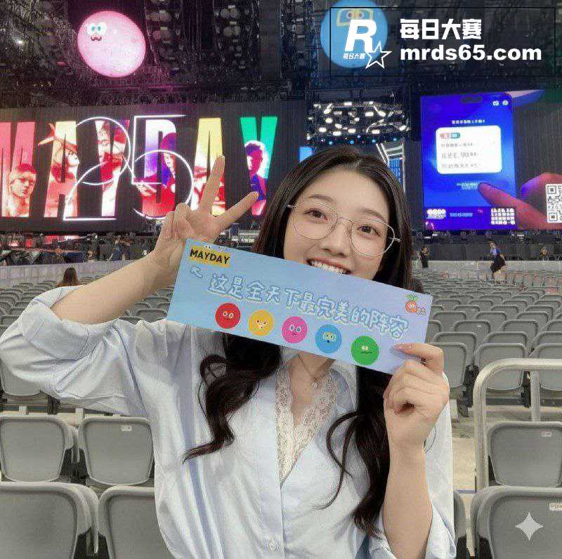 极品反差眼镜婊留学生相关图片3