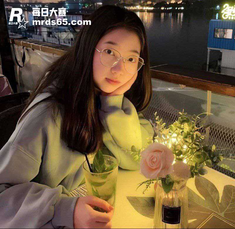 极品反差眼镜婊留学生相关图片9