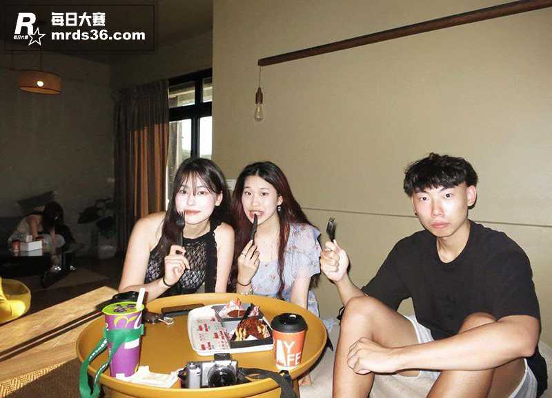 19岁留女大学生与前相关图片9