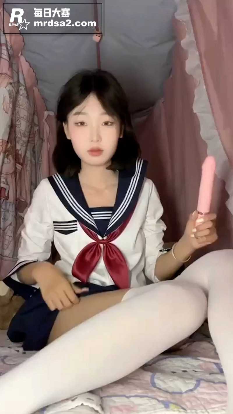 高颜值反差美少女JK相关图片5