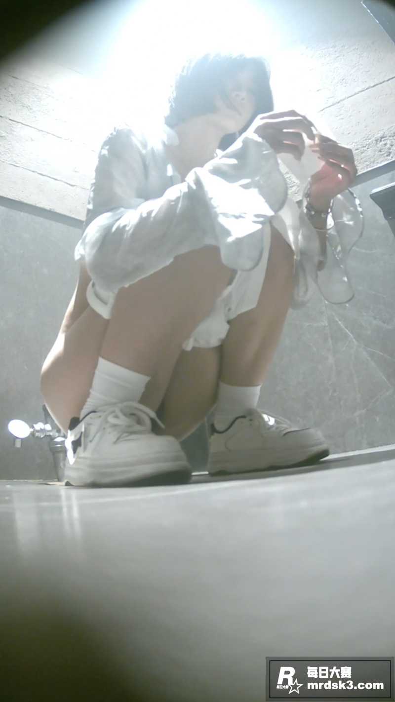 精品厕拍系列 商K女相关图片5