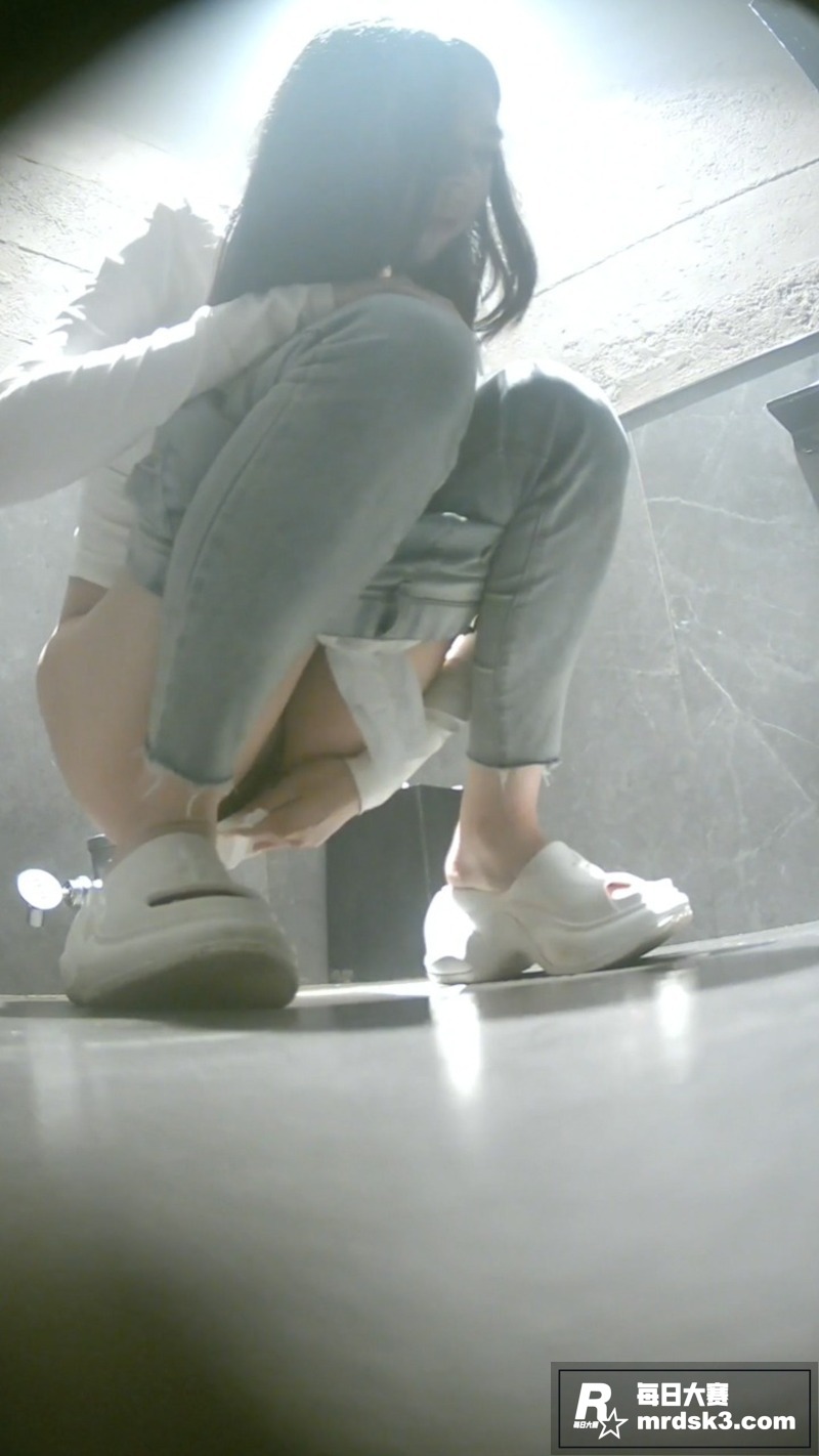 精品厕拍系列 商K女相关图片6
