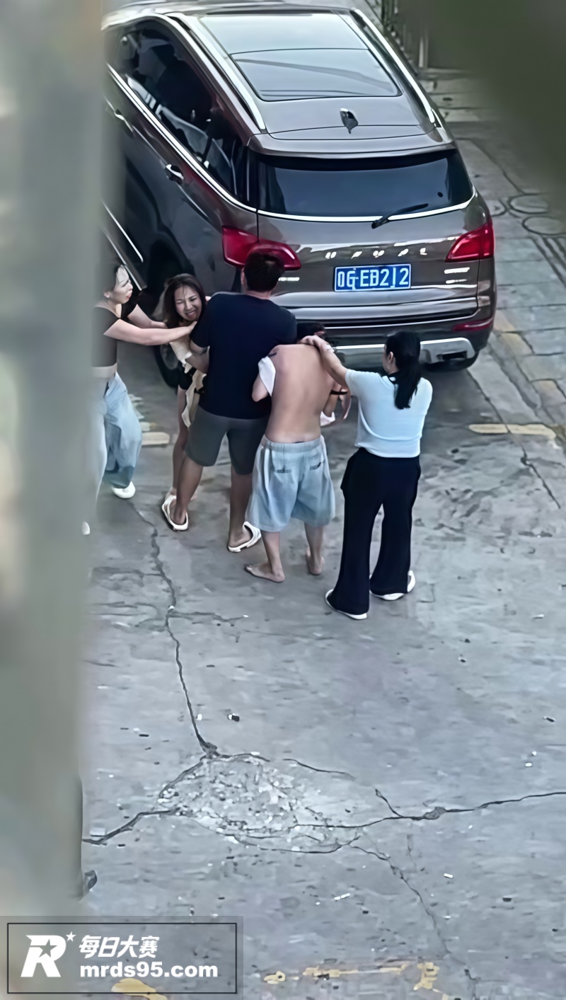 抓奸热瓜 男子出轨被相关图片2