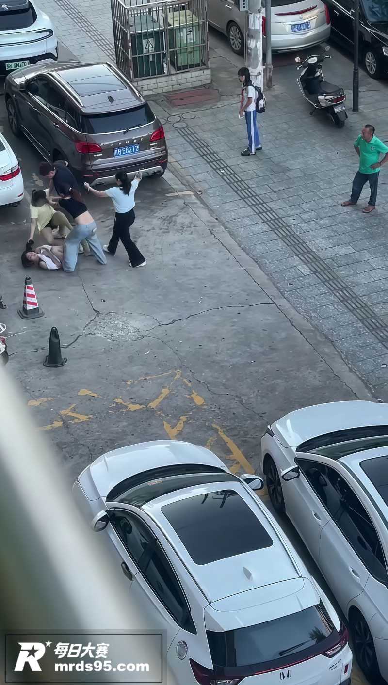 抓奸热瓜 男子出轨被相关图片3