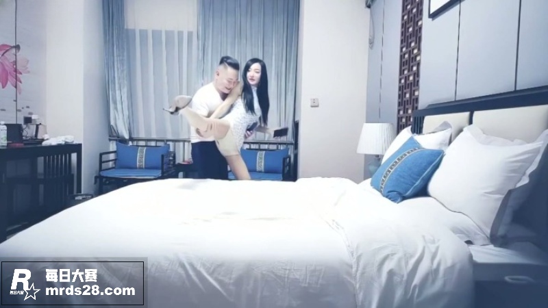 探花酒店约啪高颜值少相关图片1