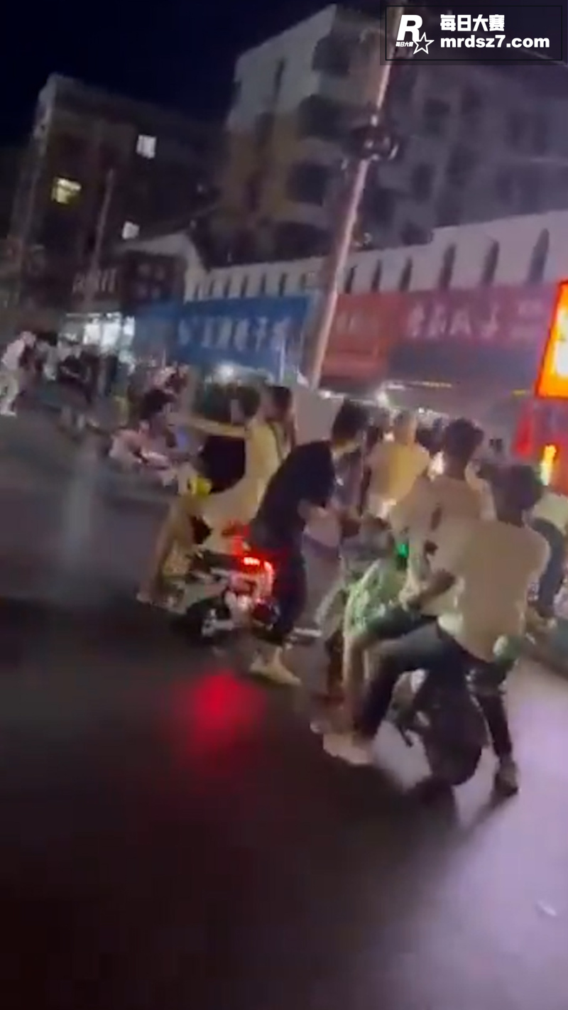 山东枣庄街头 疑似黑相关图片5