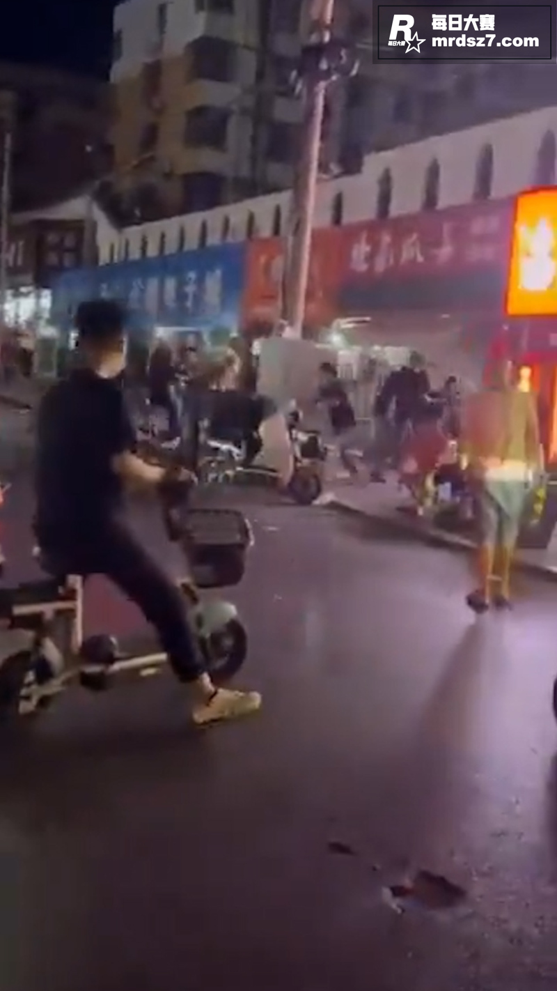 山东枣庄街头 疑似黑相关图片6