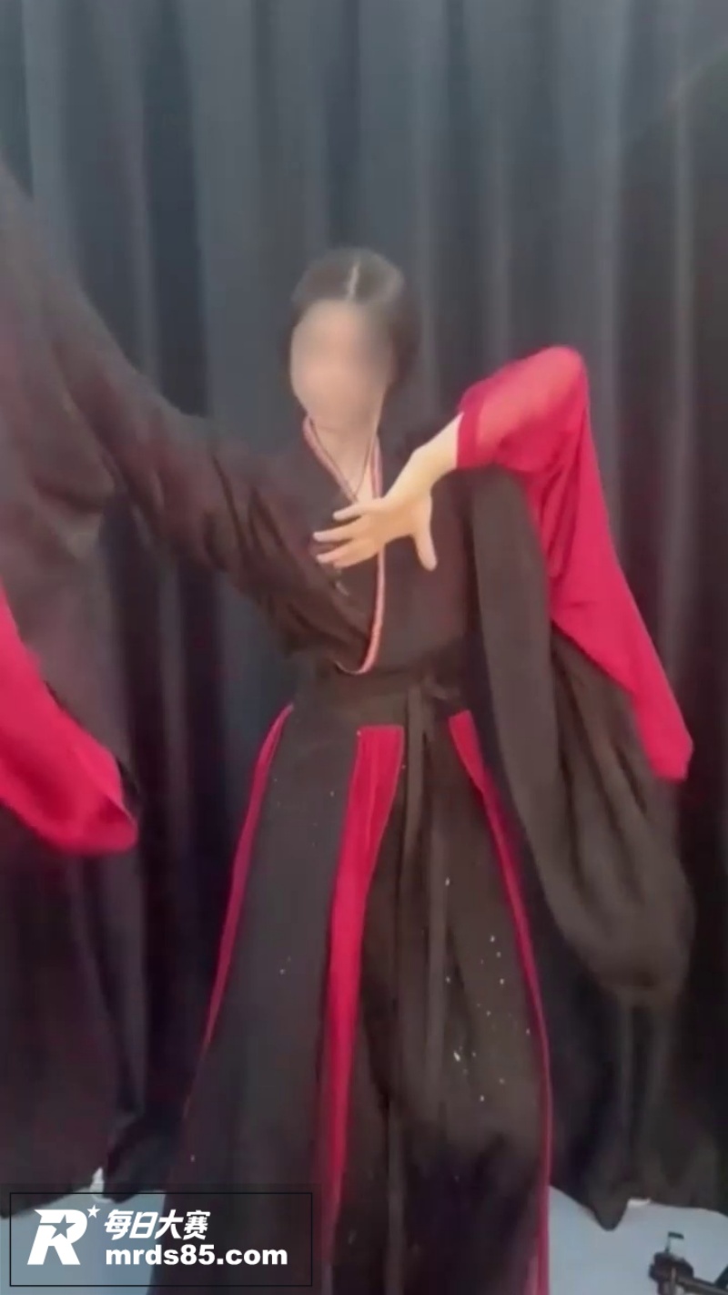 推特极品反差舞姬 小相关图片1