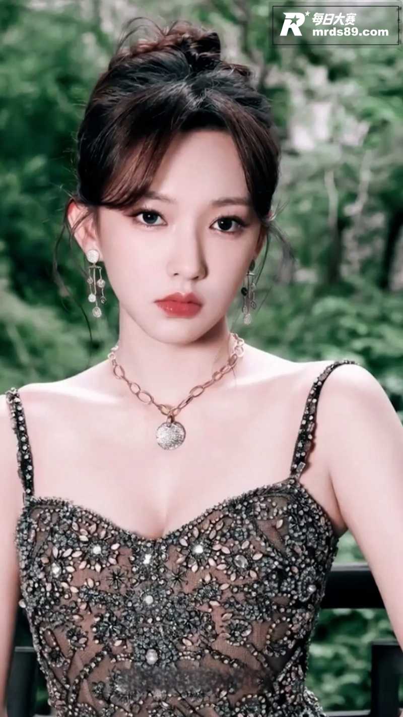 AI脱衣女明星 程潇相关图片1
