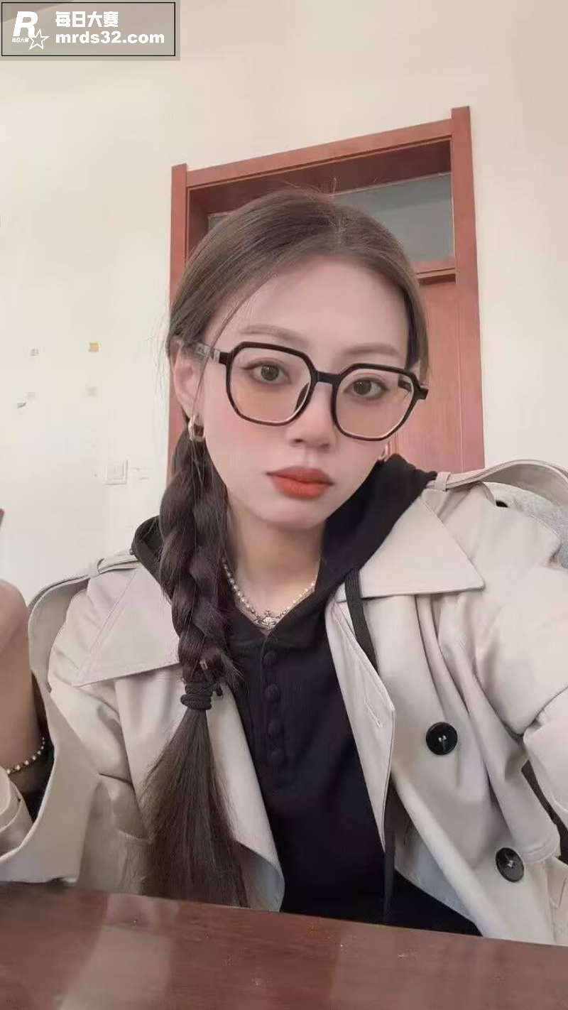 广州职业学院清纯嫩妹相关图片1