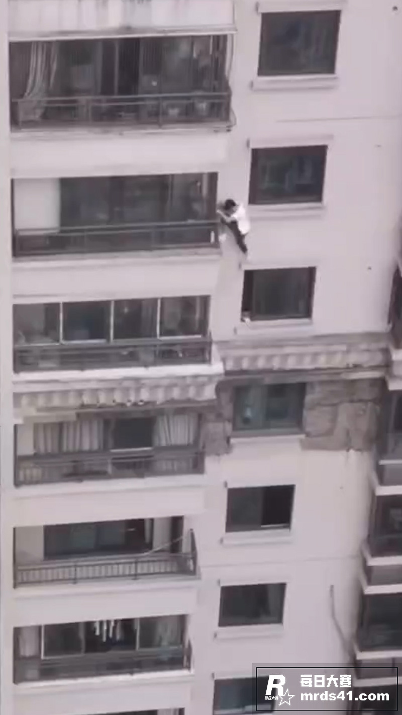 隔壁老王化身蜘蛛侠 相关图片3