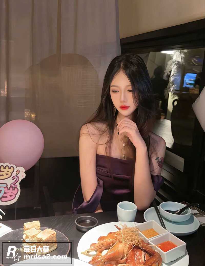 广西桂林00后淫妻 相关图片3