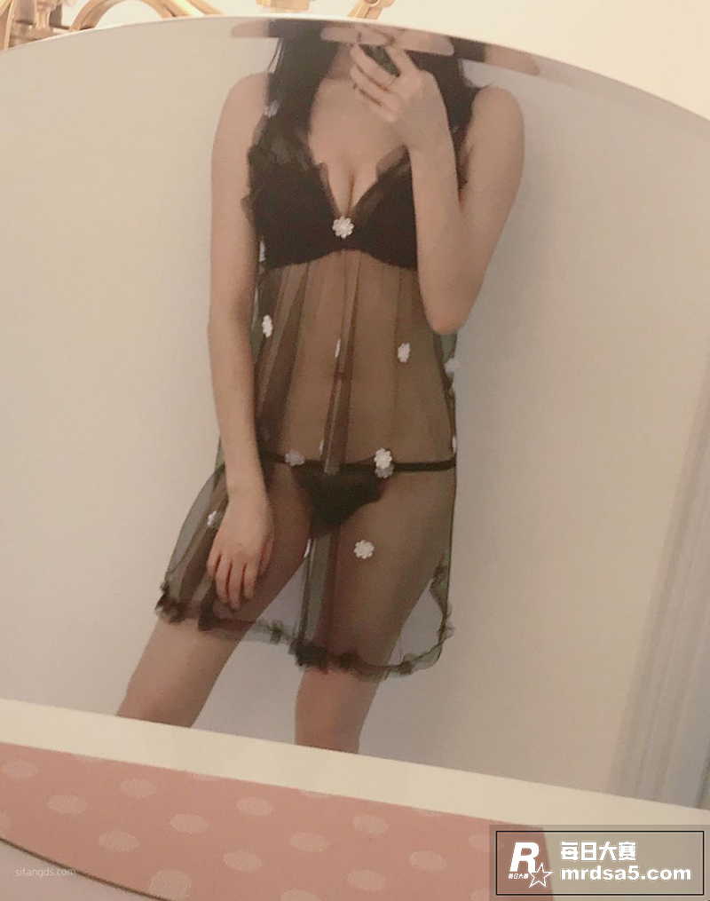 高颜值美女大学生喜欢相关图片5