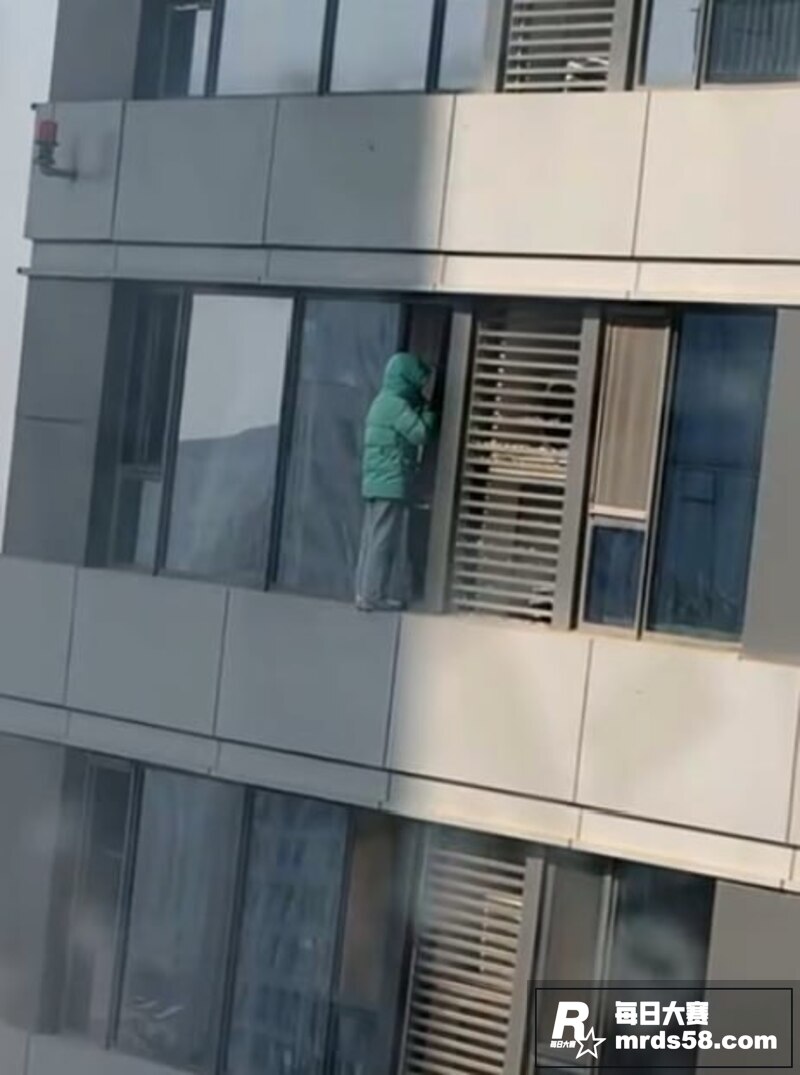 河北石家庄绿衣少女跳相关图片4