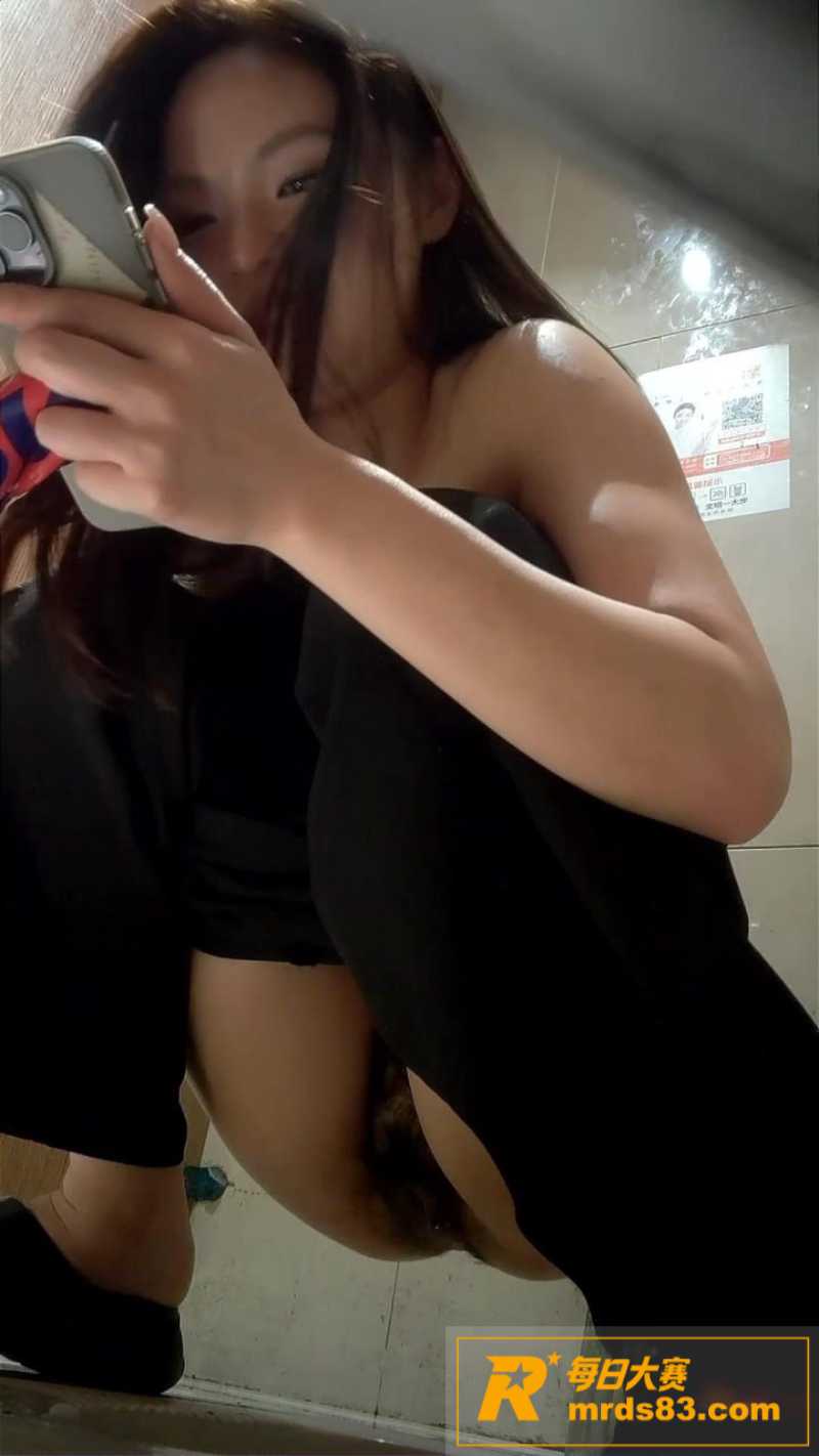 独家偷拍高颜值美女在相关图片6