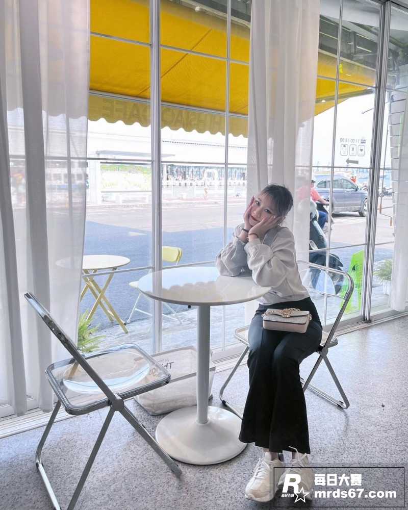 高颜值清纯嫩妹 晓洁相关图片3