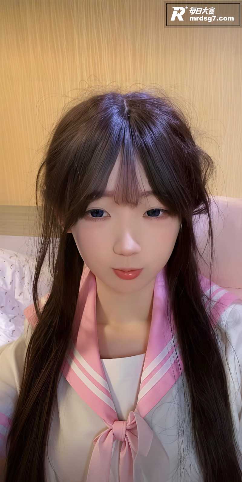 女神的反差之路系列半相关图片1