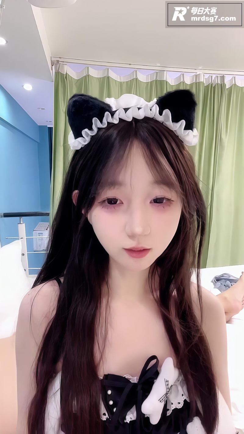 女神的反差之路系列半相关图片2