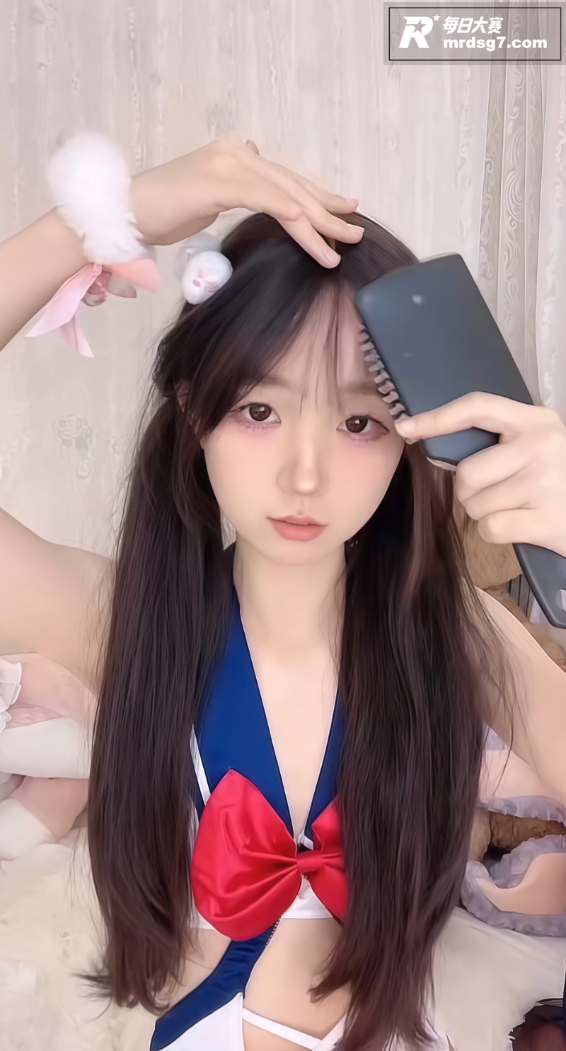 女神的反差之路系列半相关图片5
