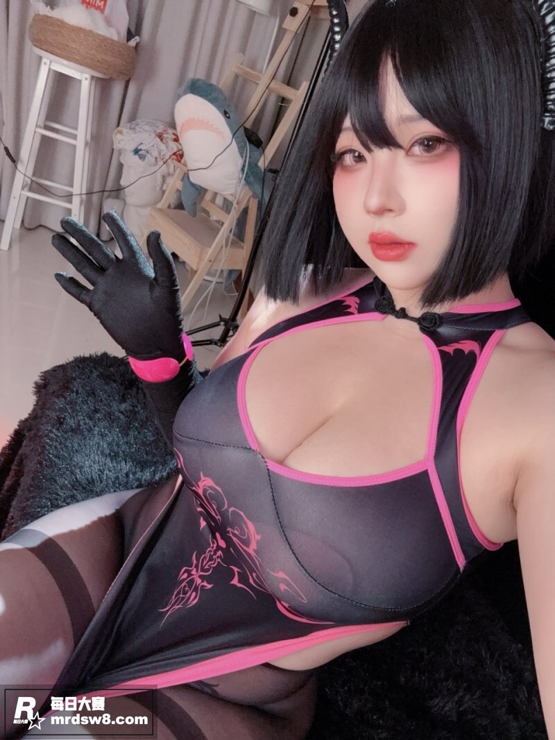 极品巨乳模特 皮皮奶相关图片8