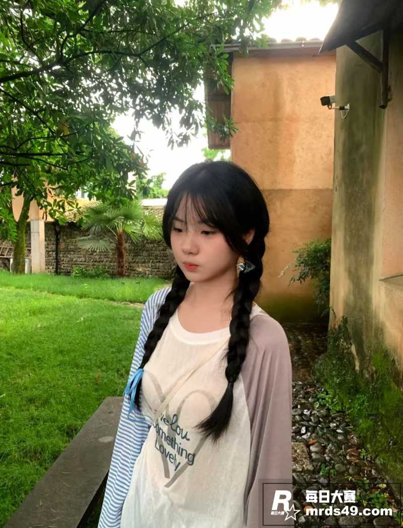 高颜值大一学生妹 趁相关图片2