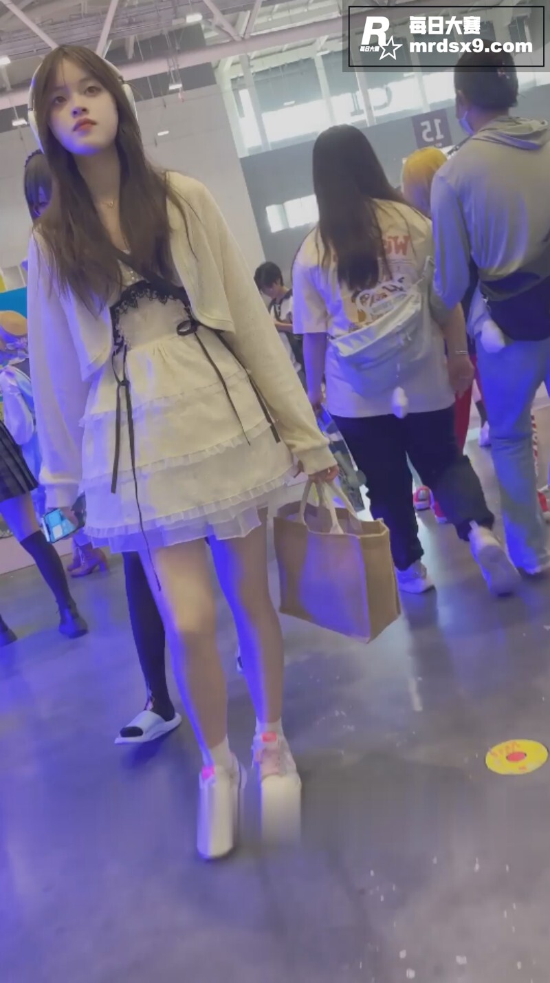 偷拍大神 KFC 商相关图片1
