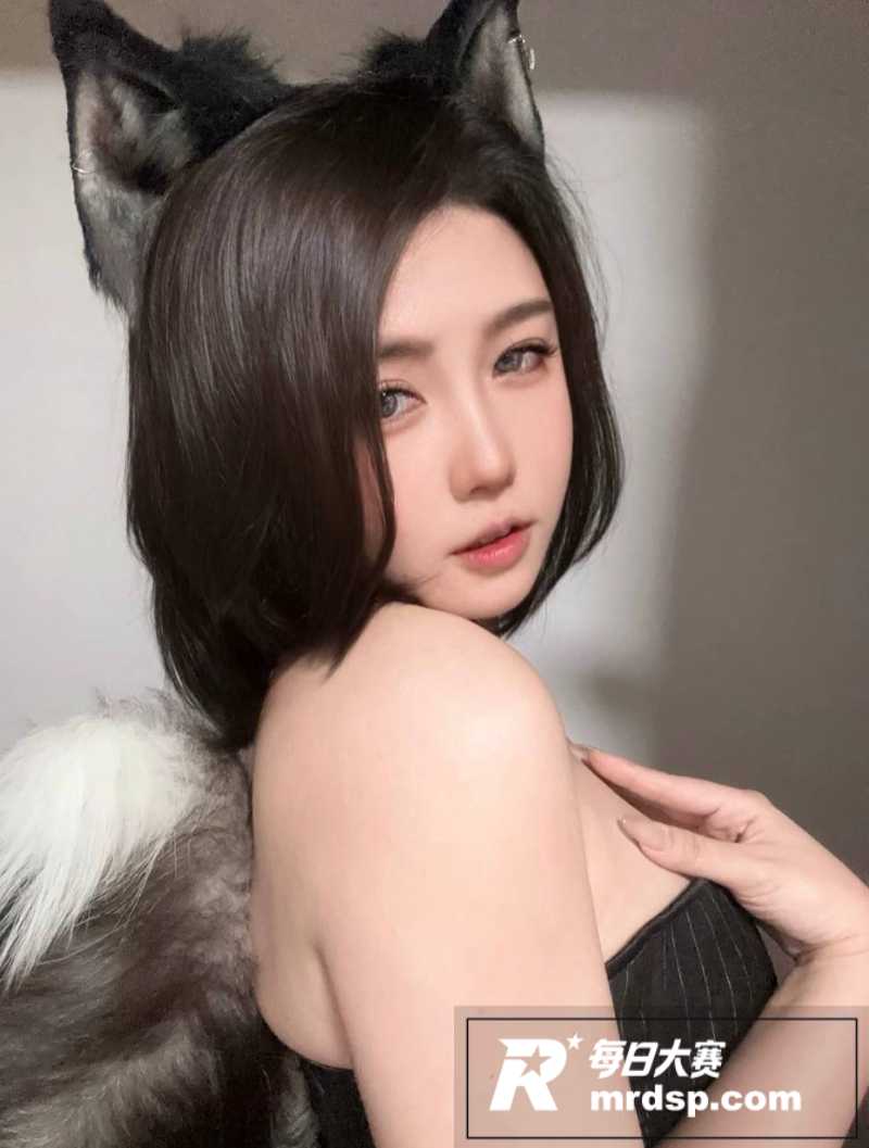 抖音网红JLEE 被相关图片11