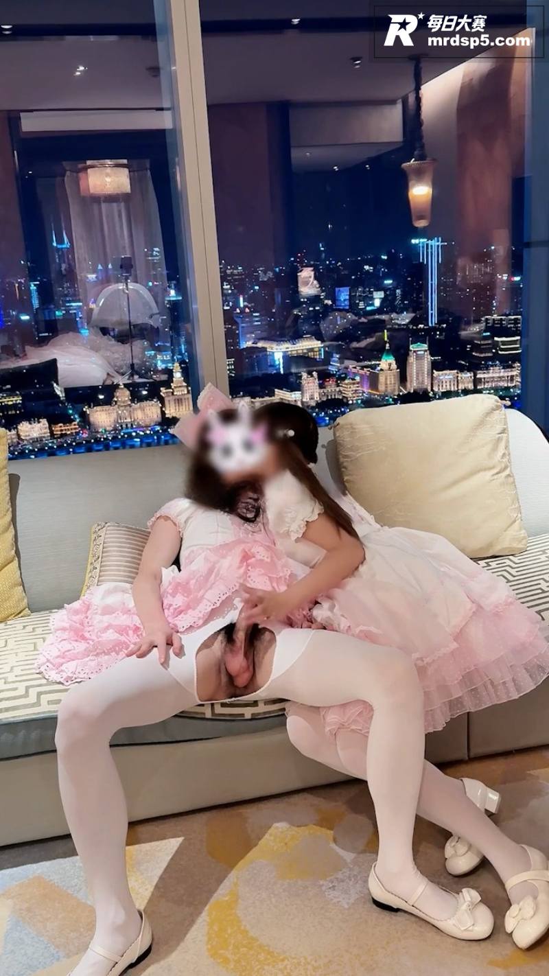 推特极品反差萝莉 三相关图片3