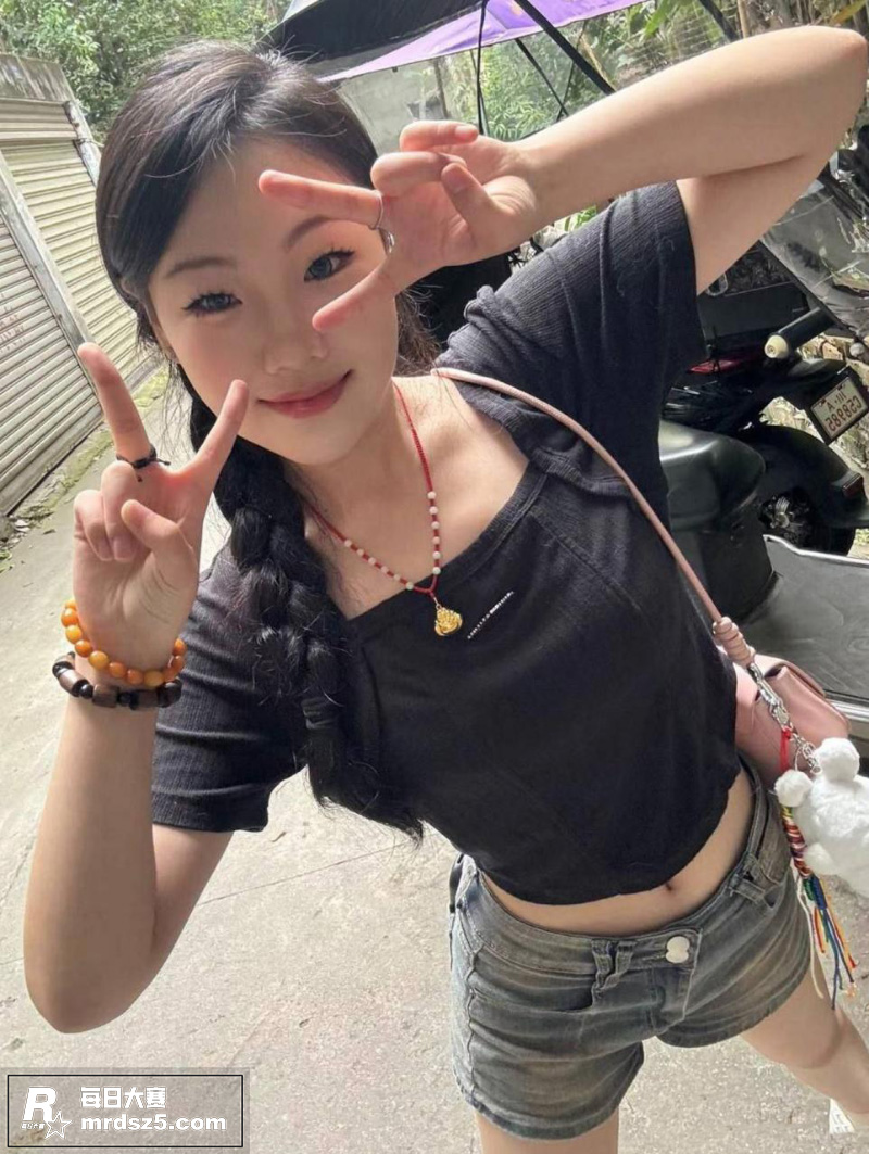00后极品学生妹私密相关图片3