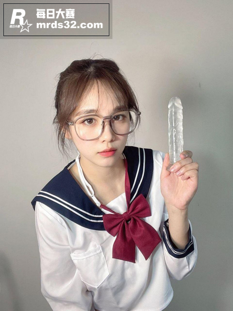 高颜值眼镜妹 Cea相关图片1