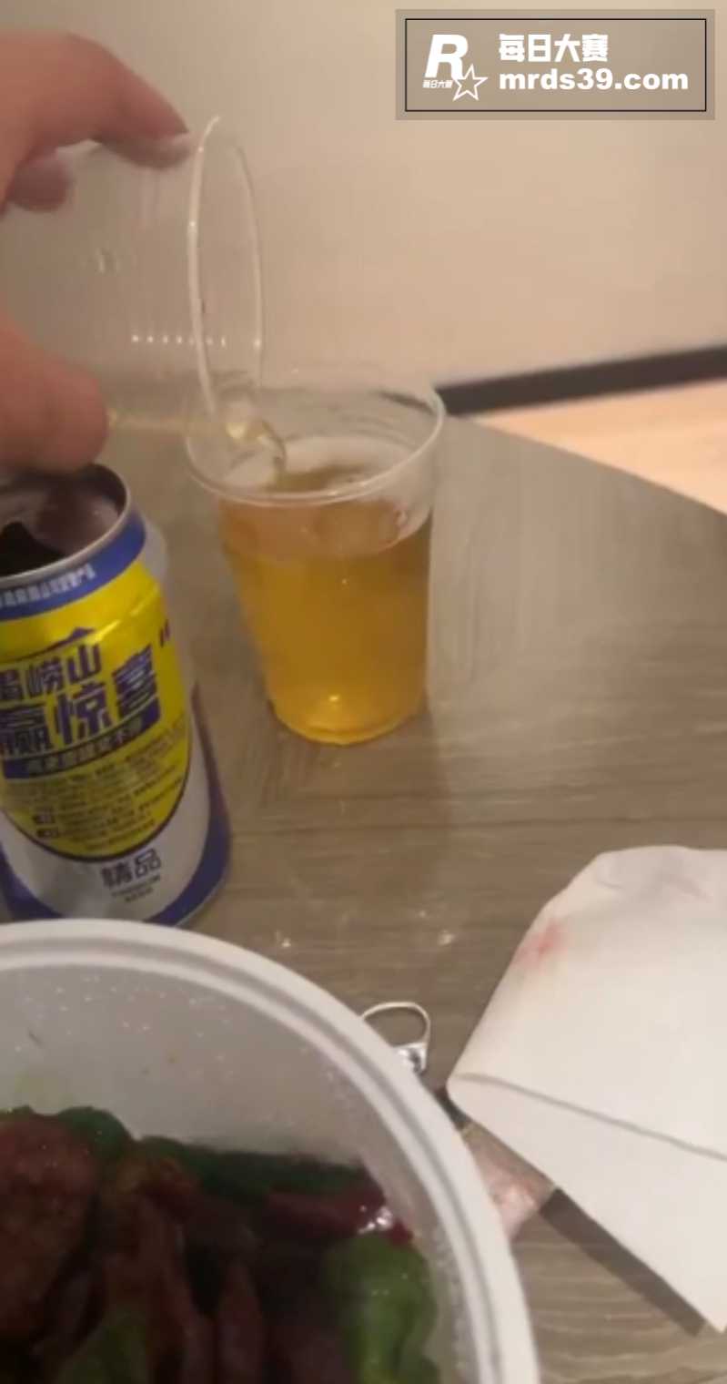 酒店约炮极品黑丝美女相关图片1