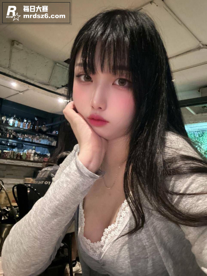 极品巨乳反差高颜值大相关图片1