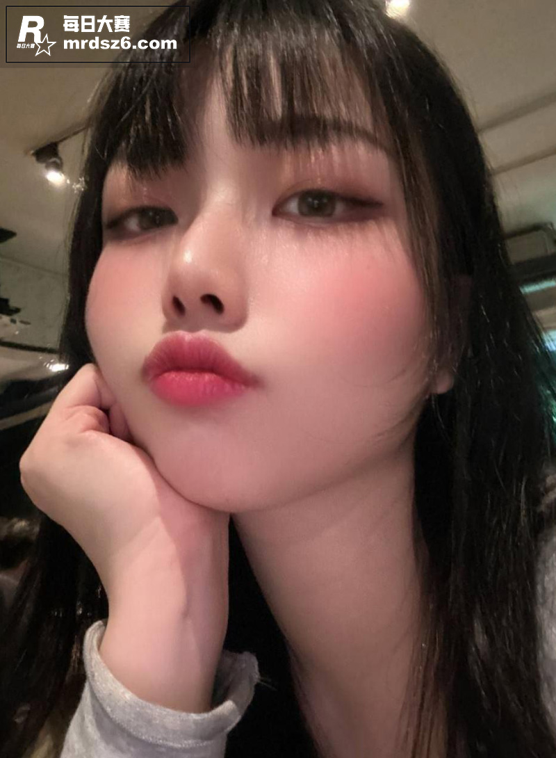 极品巨乳反差高颜值大相关图片3