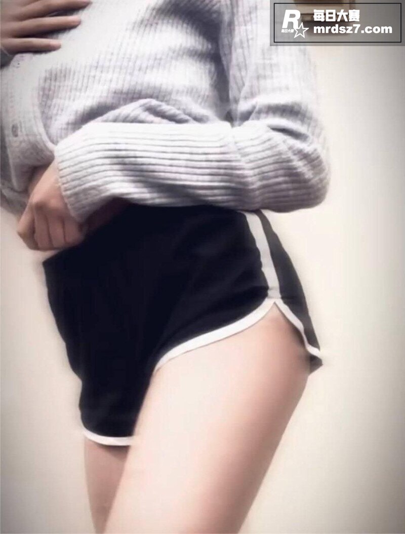 18岁超嫩学生妹 张相关图片5