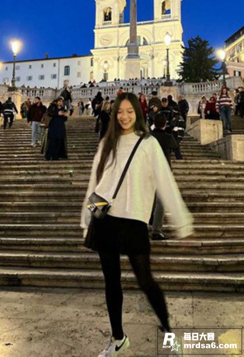 高颜反差女大学生 赵相关图片1