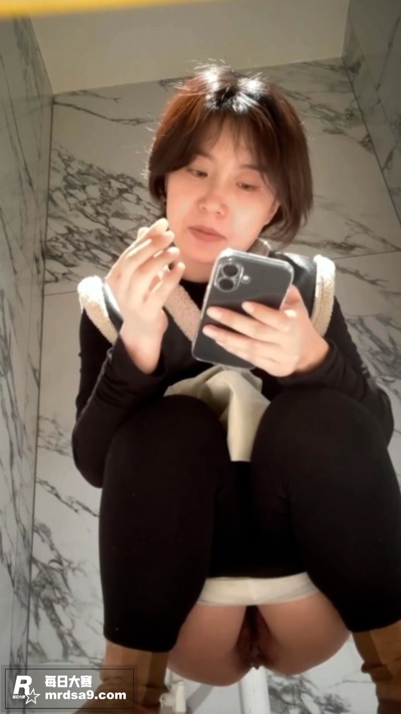 精品厕拍系列 气质小相关图片1