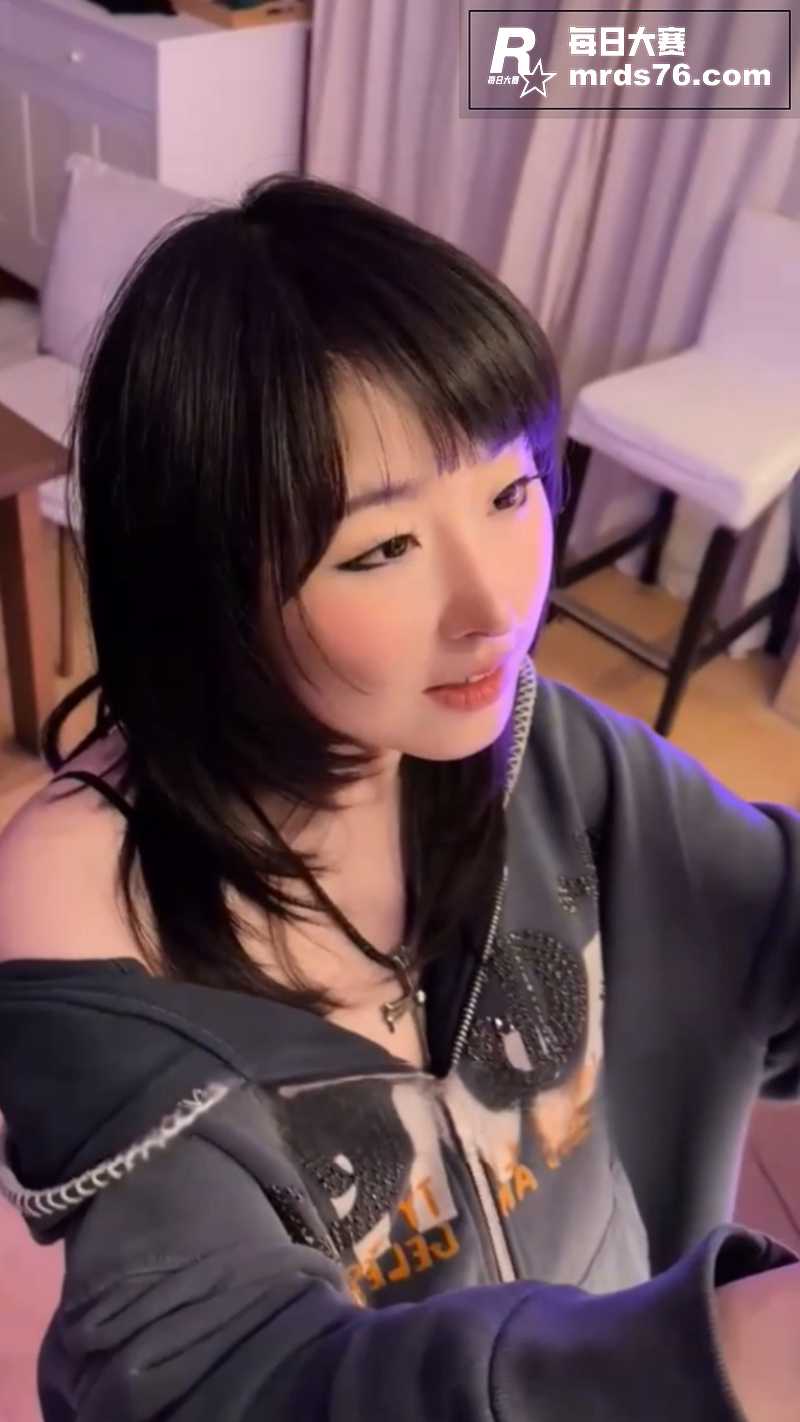 推特阿黑颜女神 噗噗相关图片1