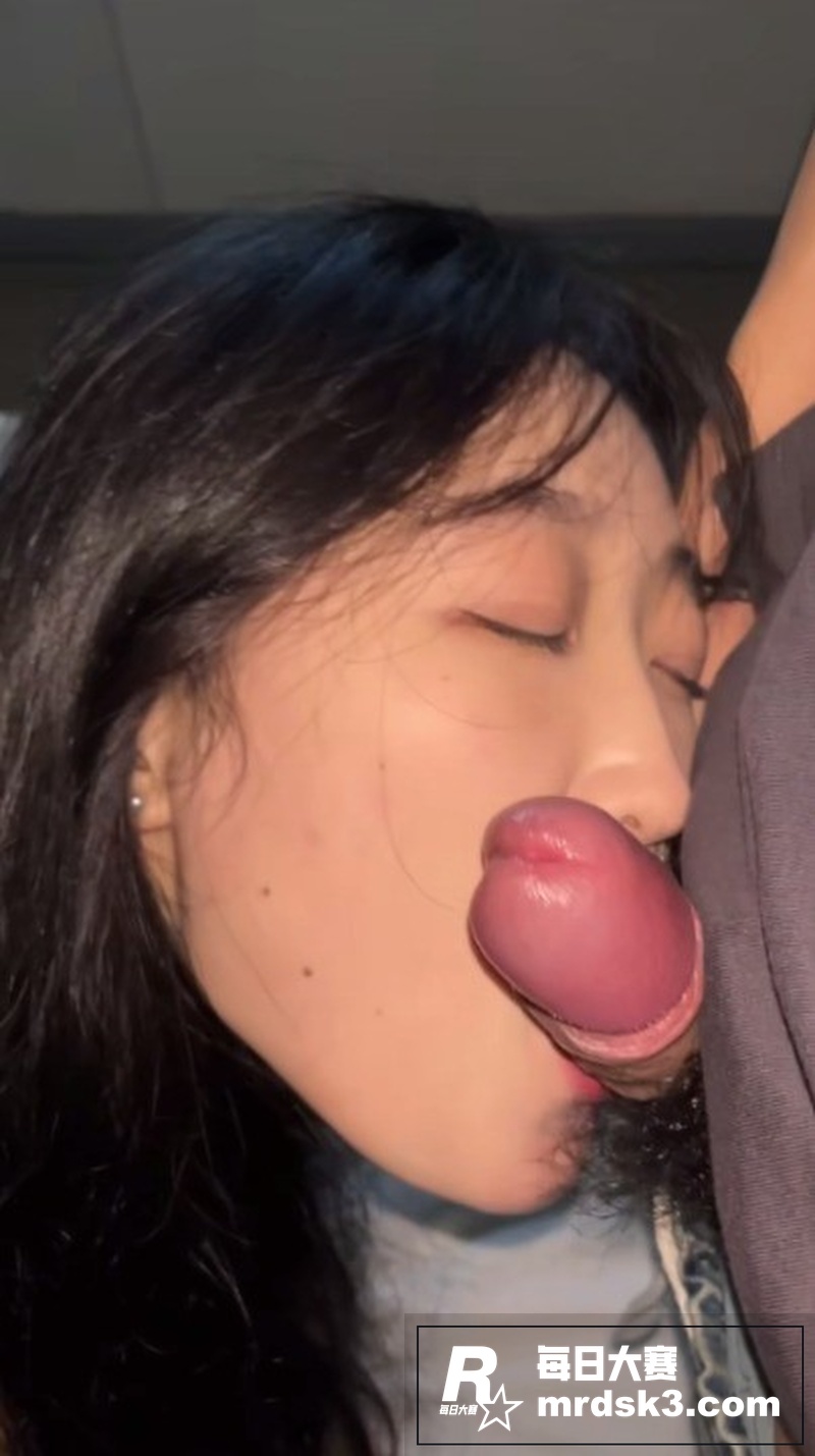 高颜值女大学生与男友相关图片3