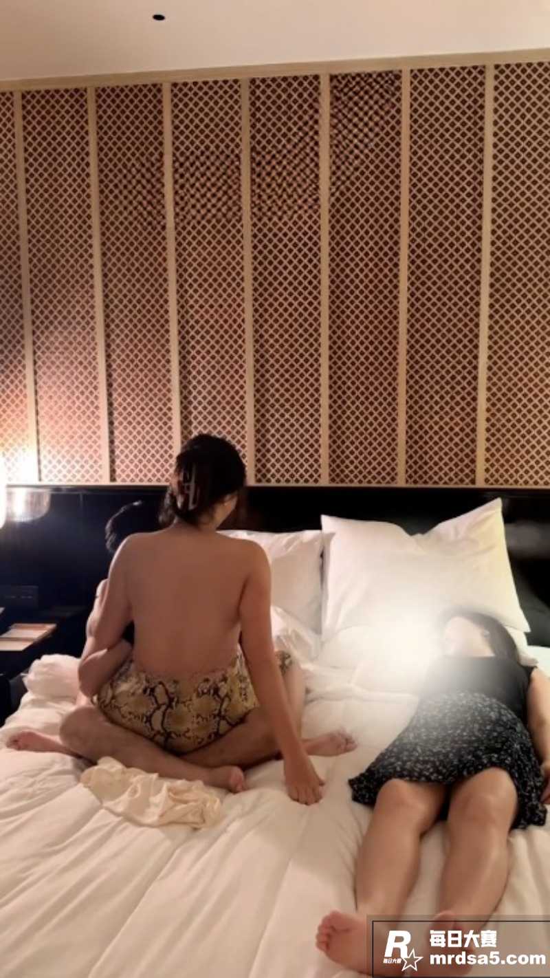 抖音巨乳网红 李雅 相关图片3