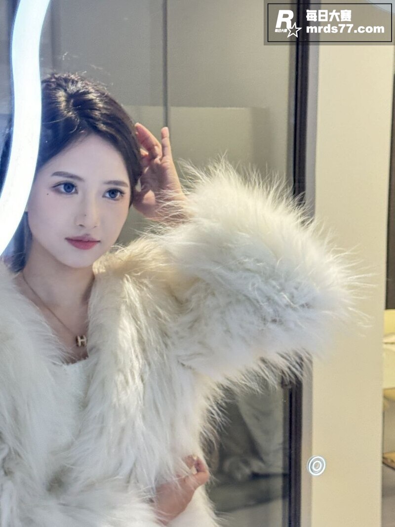 抖音高颜值女神 李思相关图片2