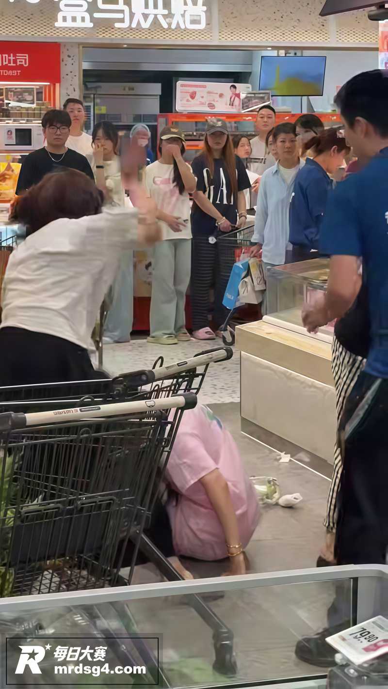 热门吃瓜！超市抓奸现相关图片3