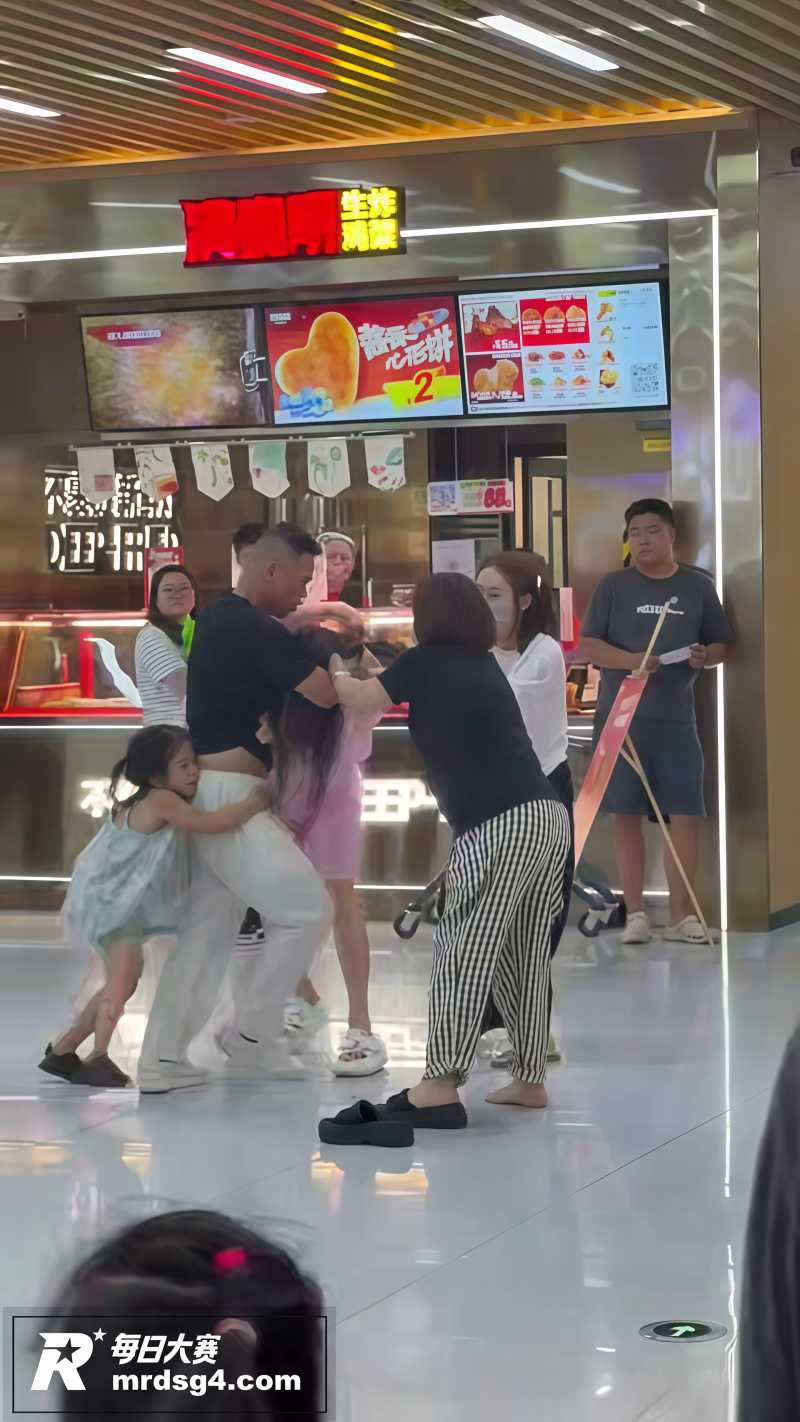 热门吃瓜！超市抓奸现相关图片7