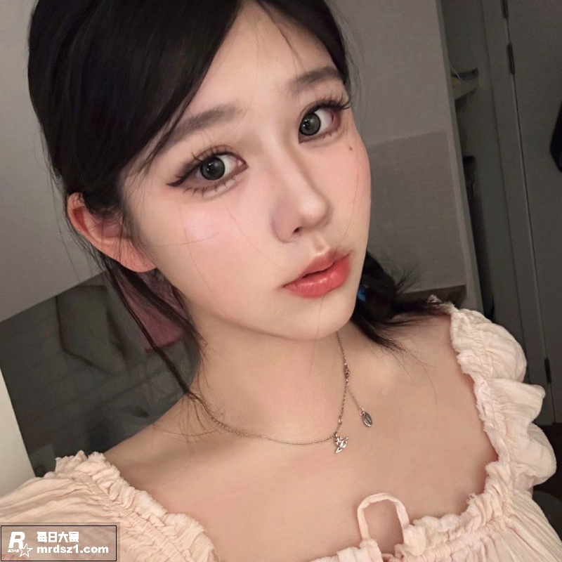 极品高颜值美乳学生妹相关图片1