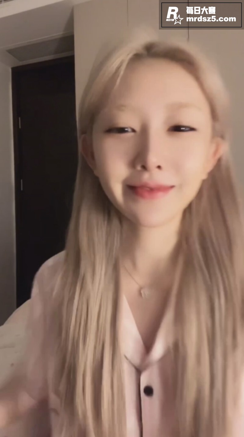 抖音快手网红闪现走光相关图片1