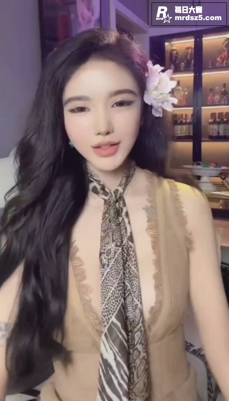 抖音快手网红闪现走光相关图片3