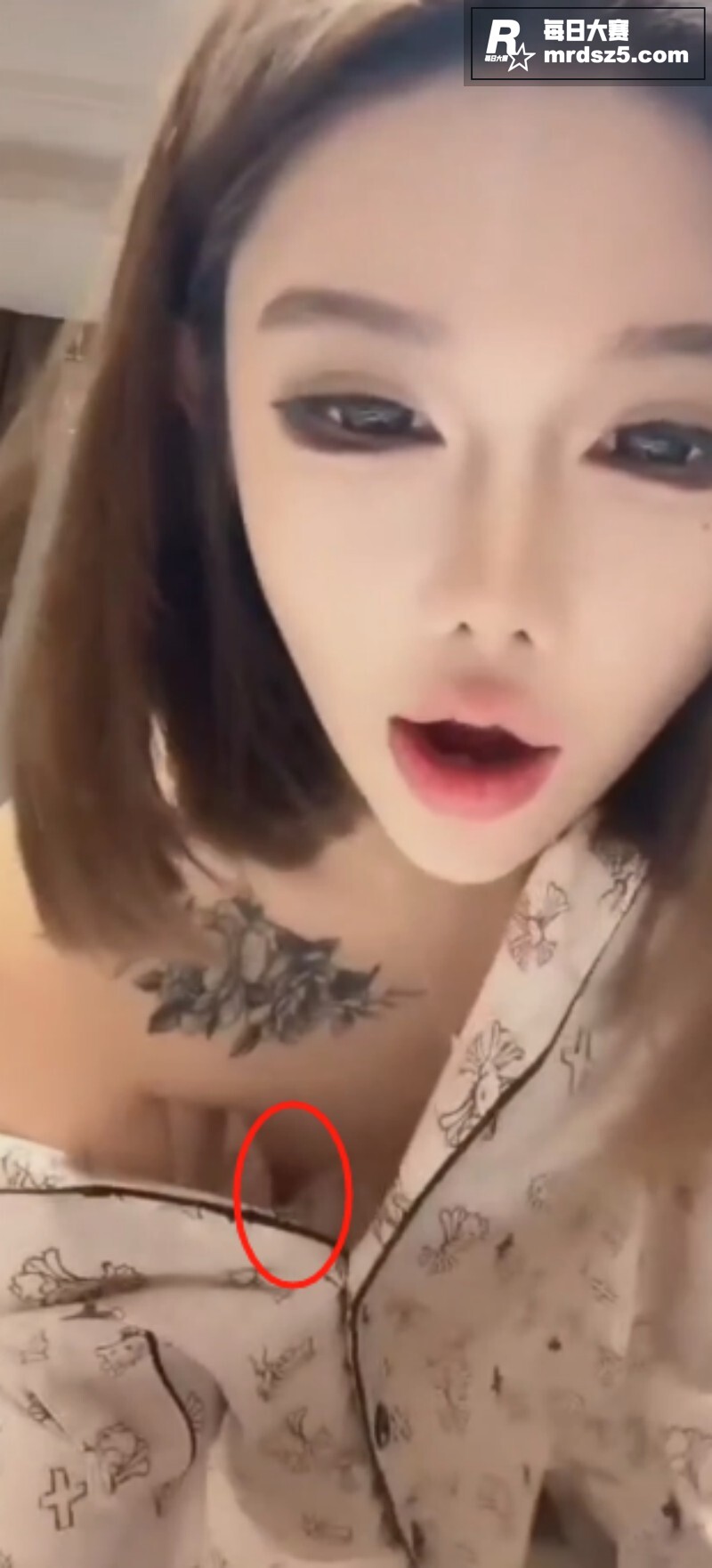 抖音快手网红闪现走光相关图片4