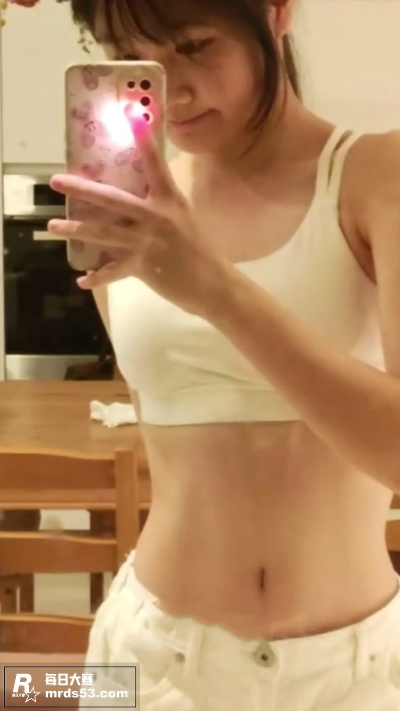 超清纯的幼态萝莉被金相关图片9
