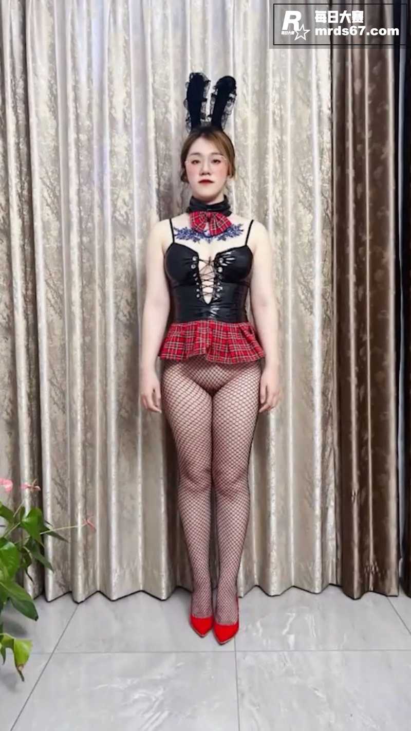 淫妻绿帽混剪PMV 相关图片5